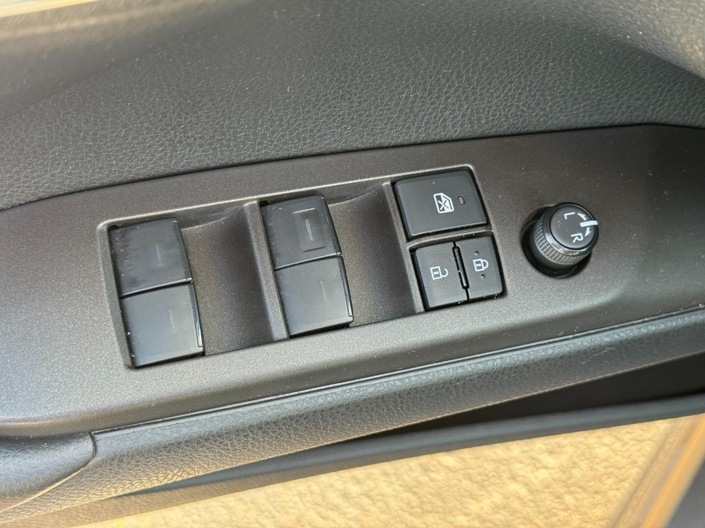 Toyota Camry Vehicle Image 16
