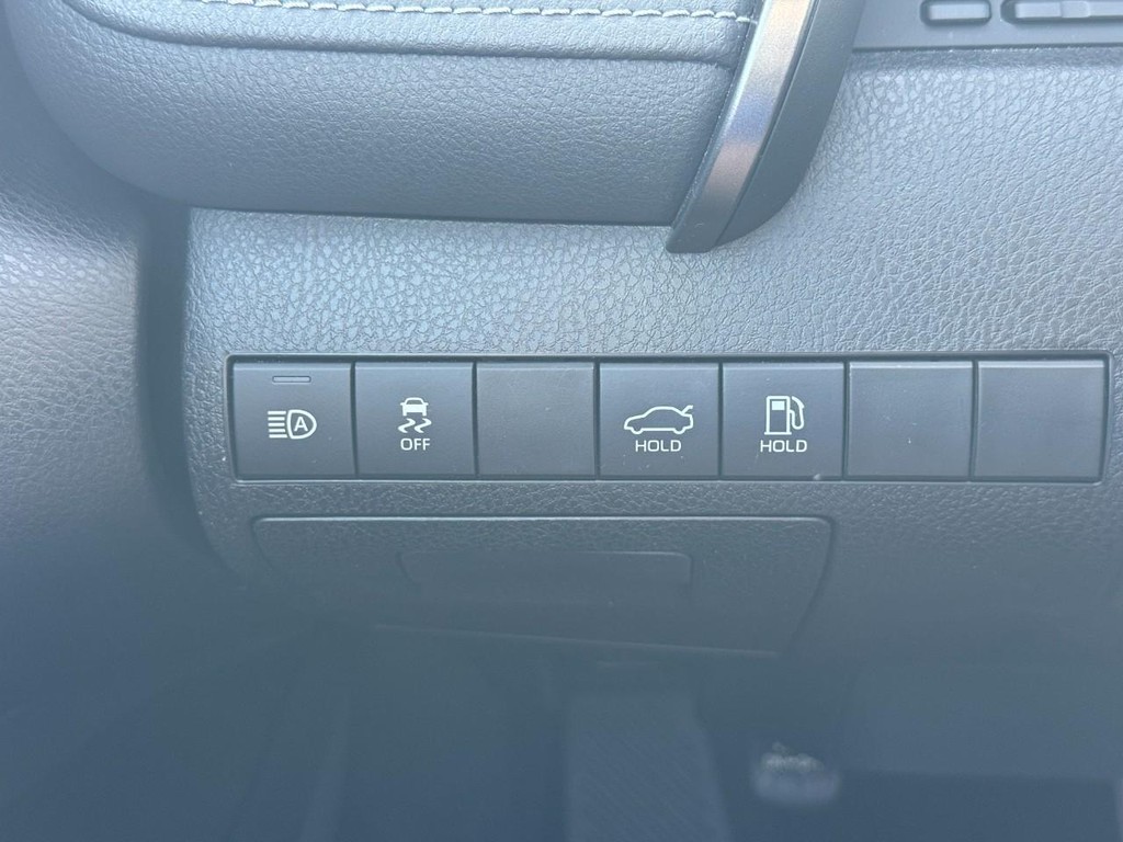 Toyota Camry Vehicle Image 18