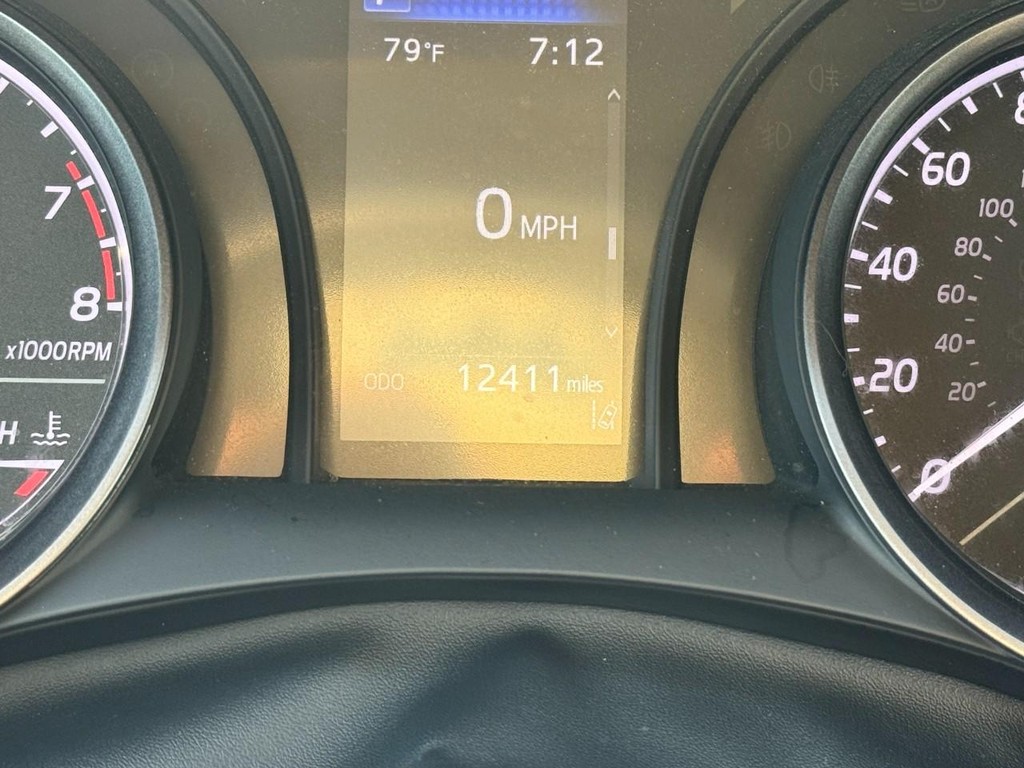 Toyota Camry Vehicle Image 22