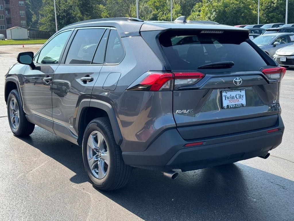 Toyota RAV4 Vehicle Image 7