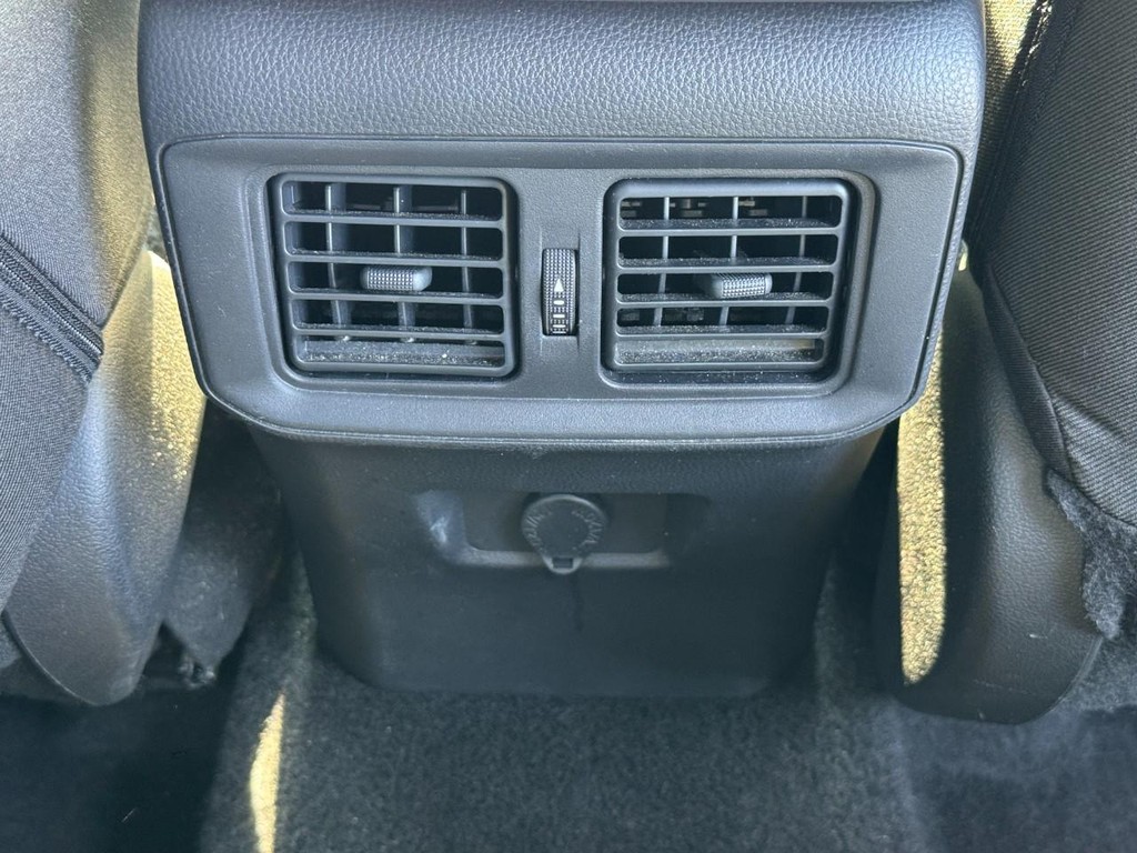 Toyota RAV4 Vehicle Image 12