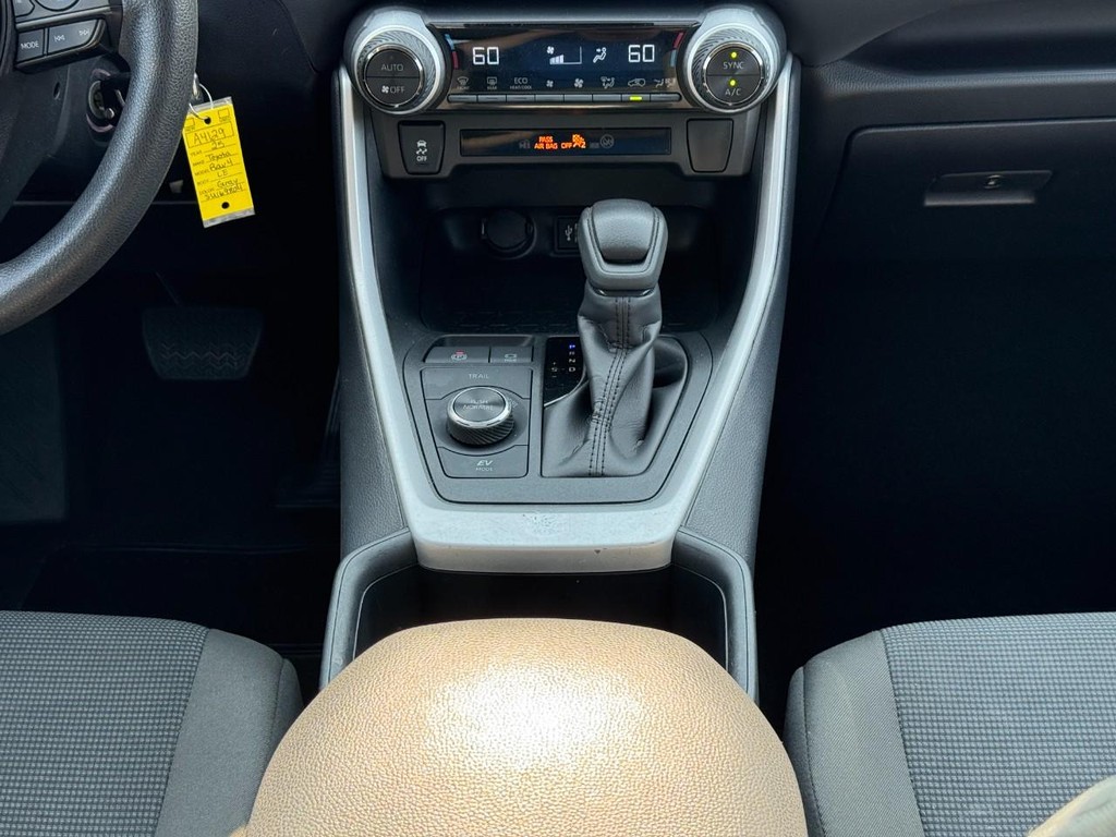 Toyota RAV4 Vehicle Image 16