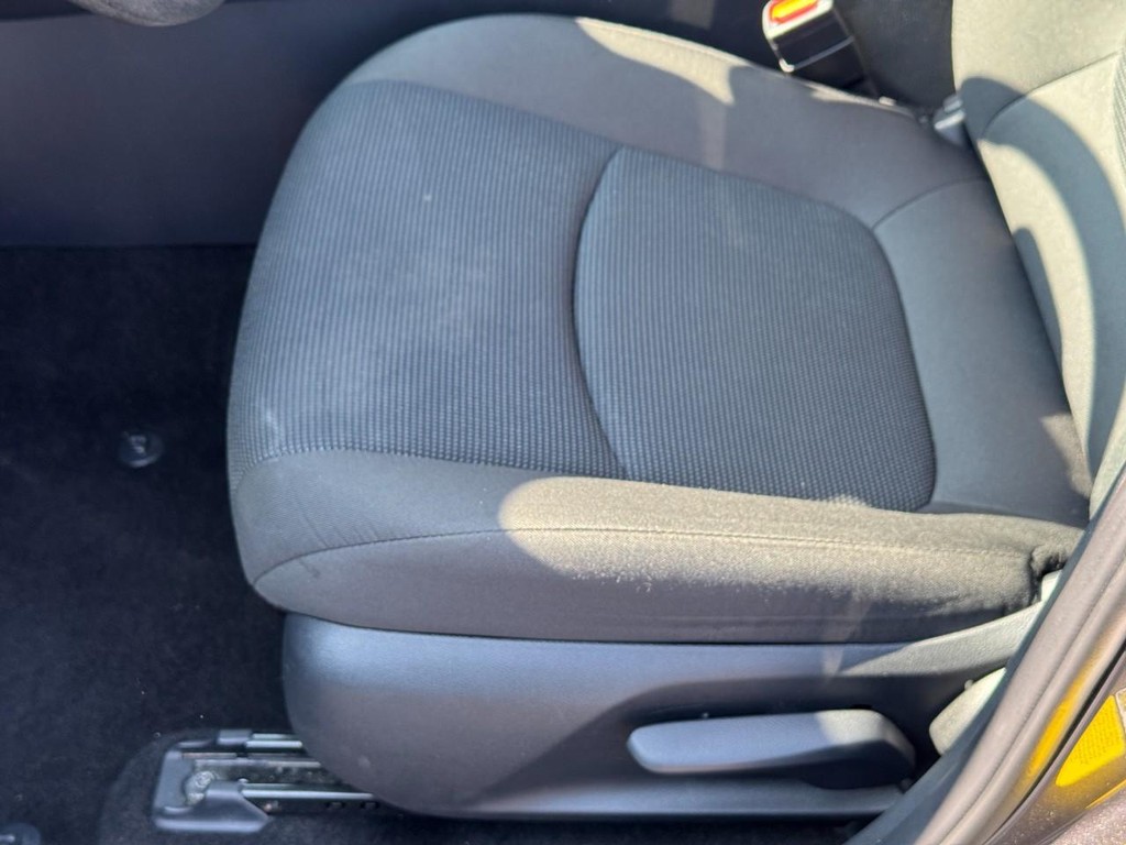 Toyota RAV4 Vehicle Image 18