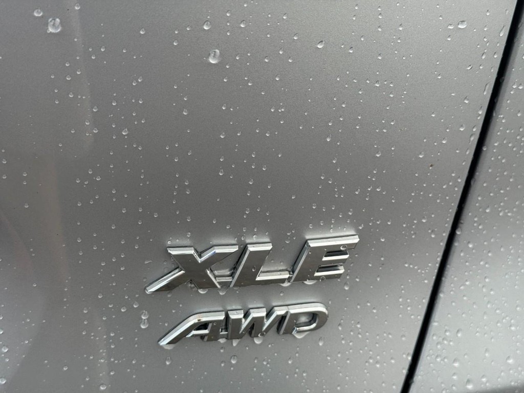 Toyota RAV4 Vehicle Image 5
