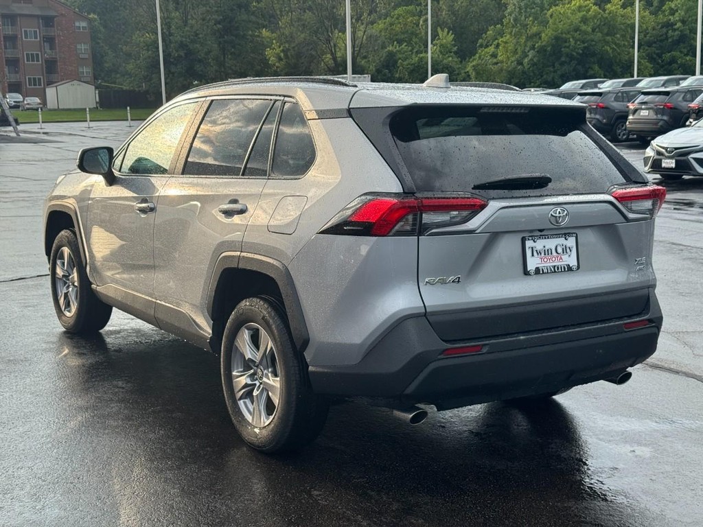 Toyota RAV4 Vehicle Image 7