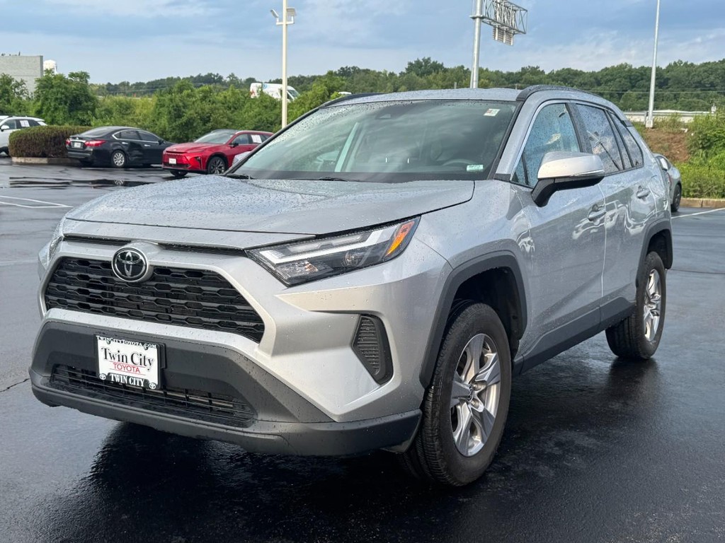 Toyota RAV4 Vehicle Image 9