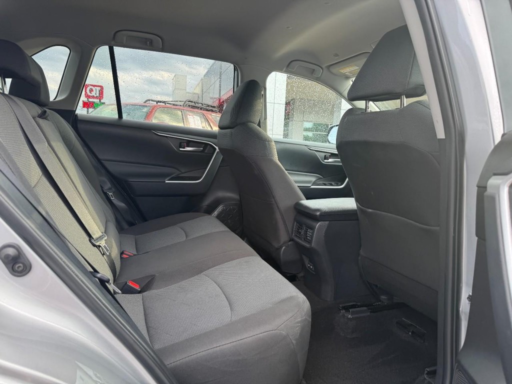 Toyota RAV4 Vehicle Image 11