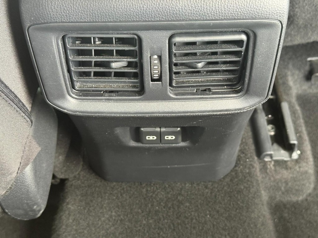 Toyota RAV4 Vehicle Image 12