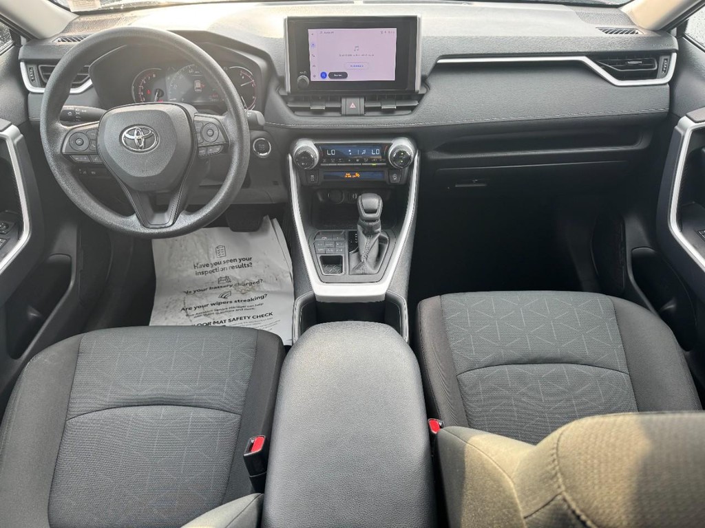 Toyota RAV4 Vehicle Image 13