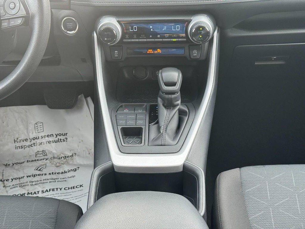 Toyota RAV4 Vehicle Image 16