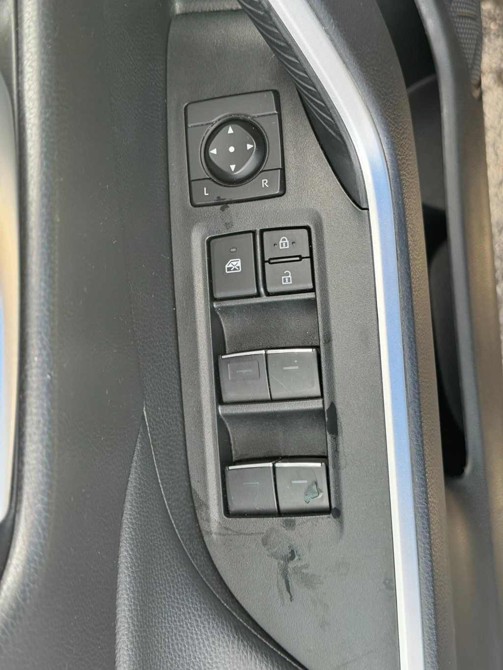 Toyota RAV4 Vehicle Image 17