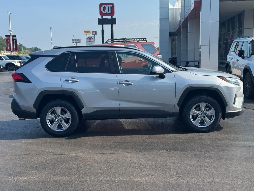 Toyota RAV4 Vehicle Image 2