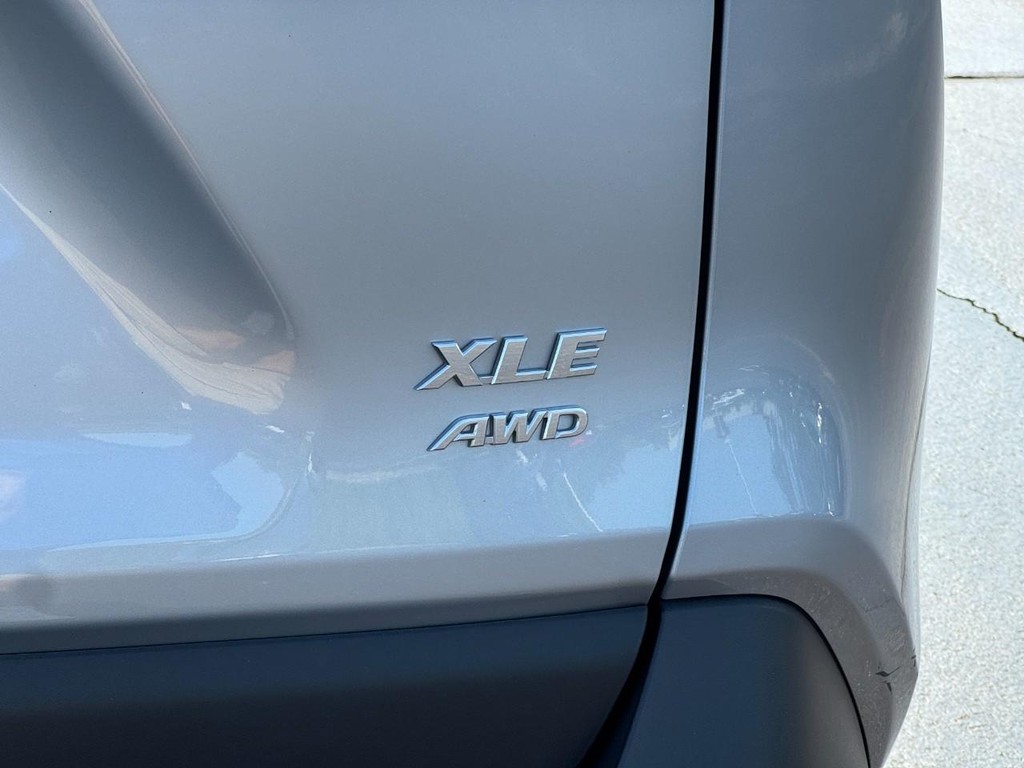 Toyota RAV4 Vehicle Image 5