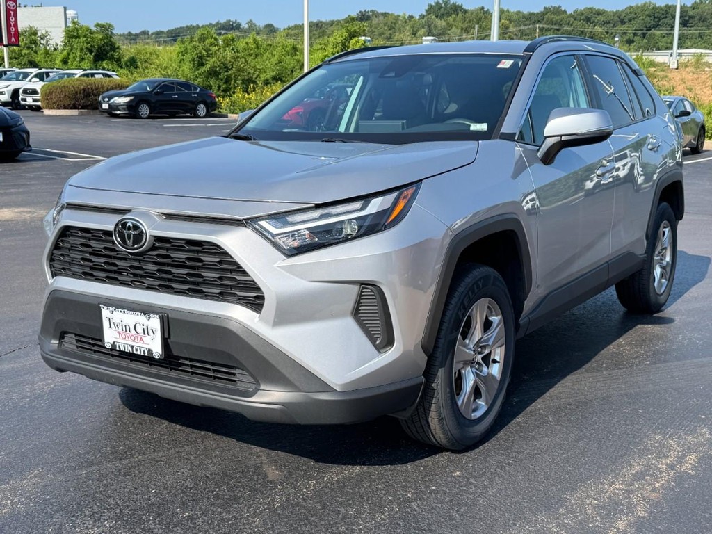 Toyota RAV4 Vehicle Image 9