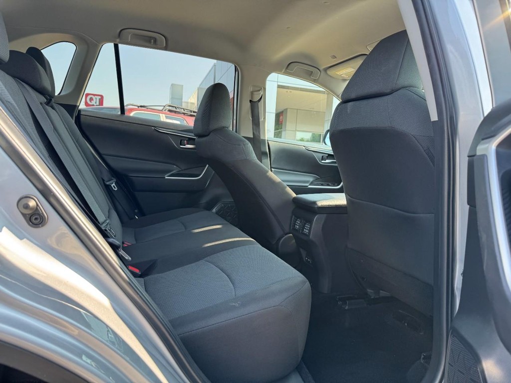 Toyota RAV4 Vehicle Image 11