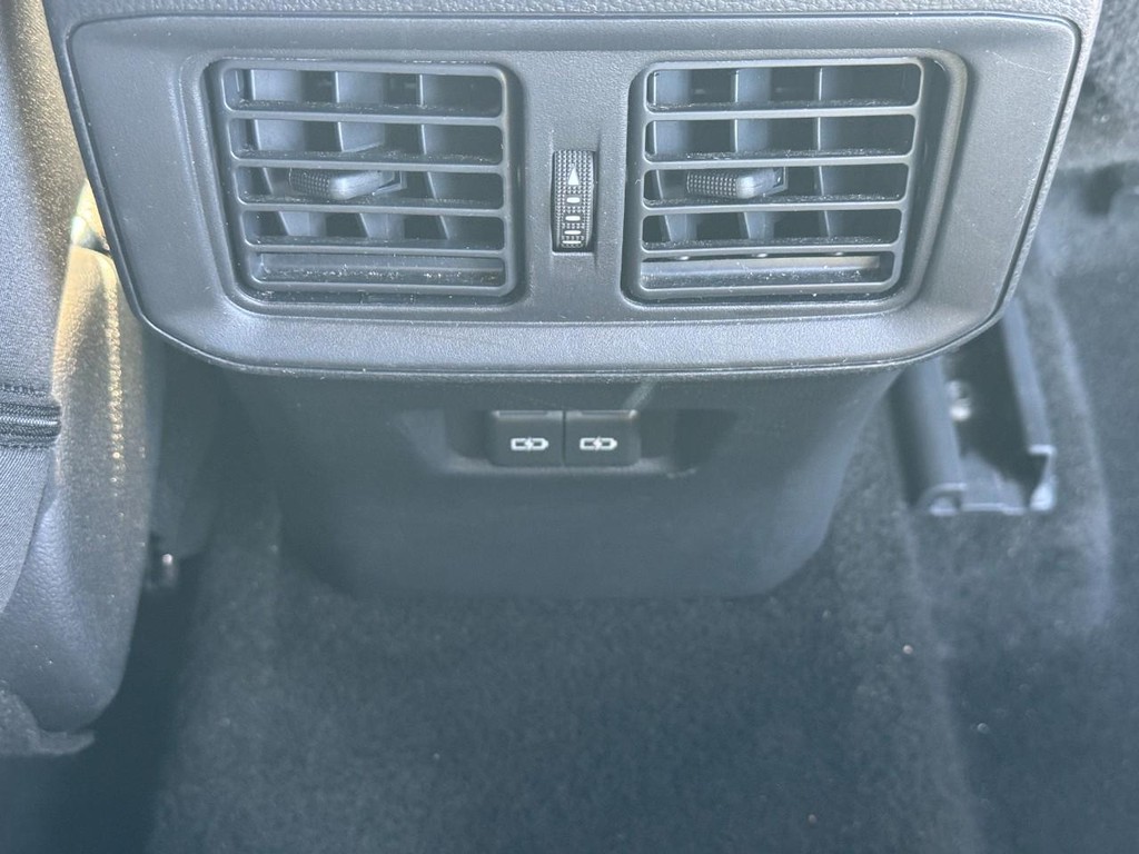 Toyota RAV4 Vehicle Image 12