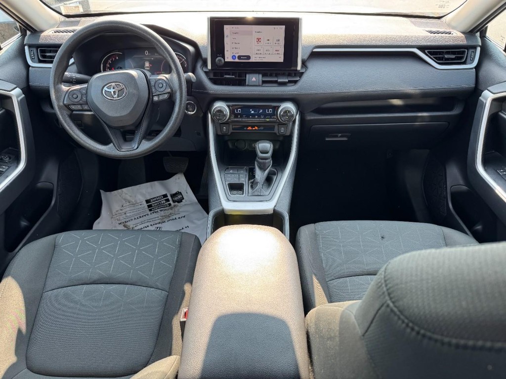 Toyota RAV4 Vehicle Image 13