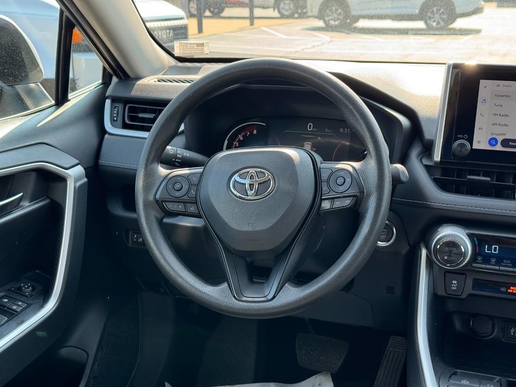 Toyota RAV4 Vehicle Image 14