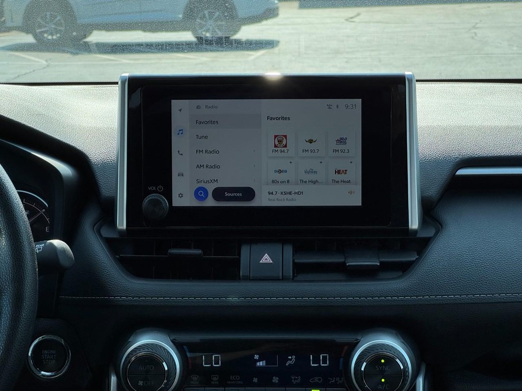 Toyota RAV4 Vehicle Image 15