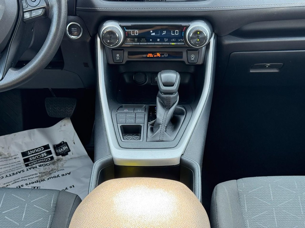 Toyota RAV4 Vehicle Image 16