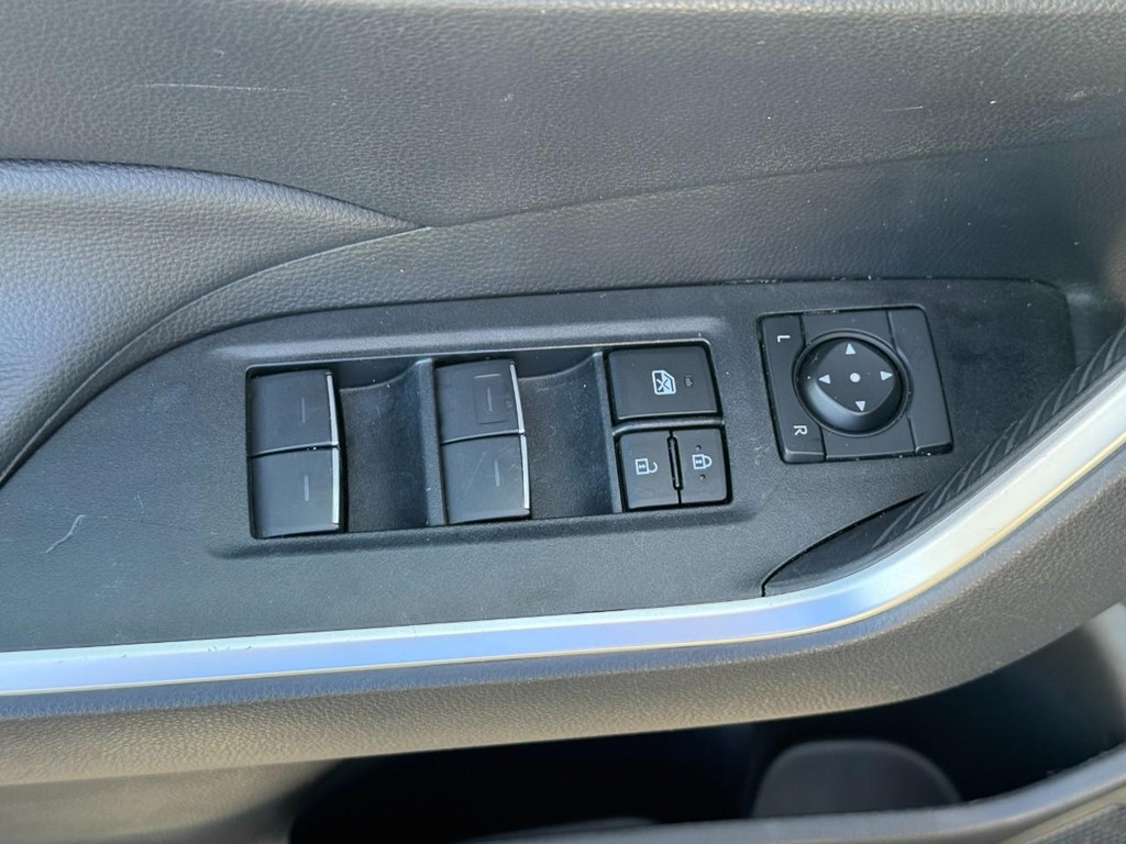 Toyota RAV4 Vehicle Image 17