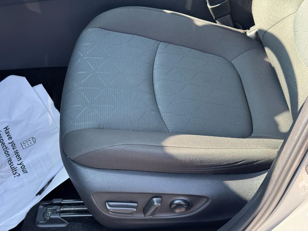 Toyota RAV4 Vehicle Image 18