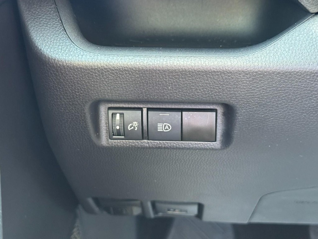 Toyota RAV4 Vehicle Image 19
