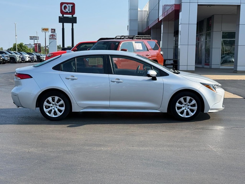 Toyota Corolla Vehicle Image 2