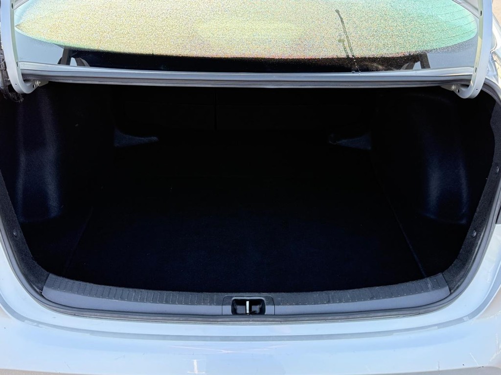 Toyota Corolla Vehicle Image 4