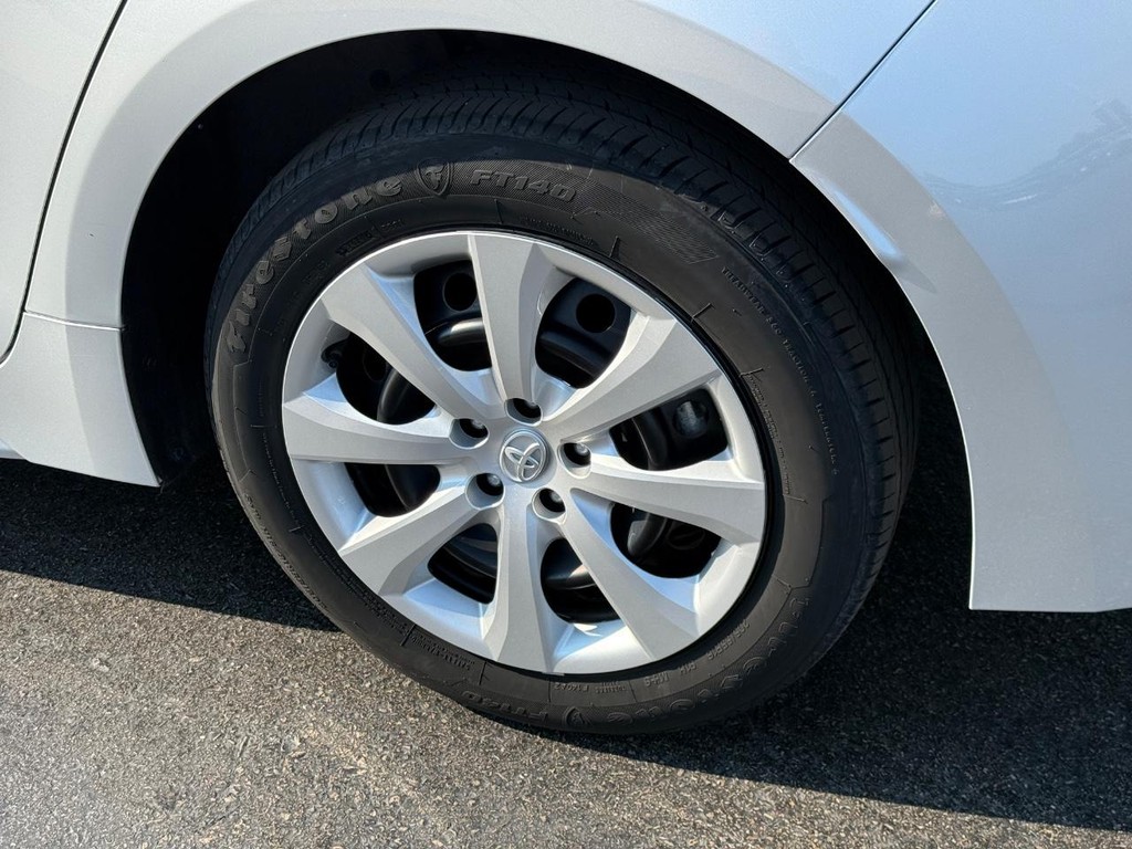 Toyota Corolla Vehicle Image 8