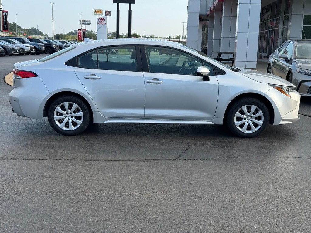 Toyota Corolla Vehicle Image 2