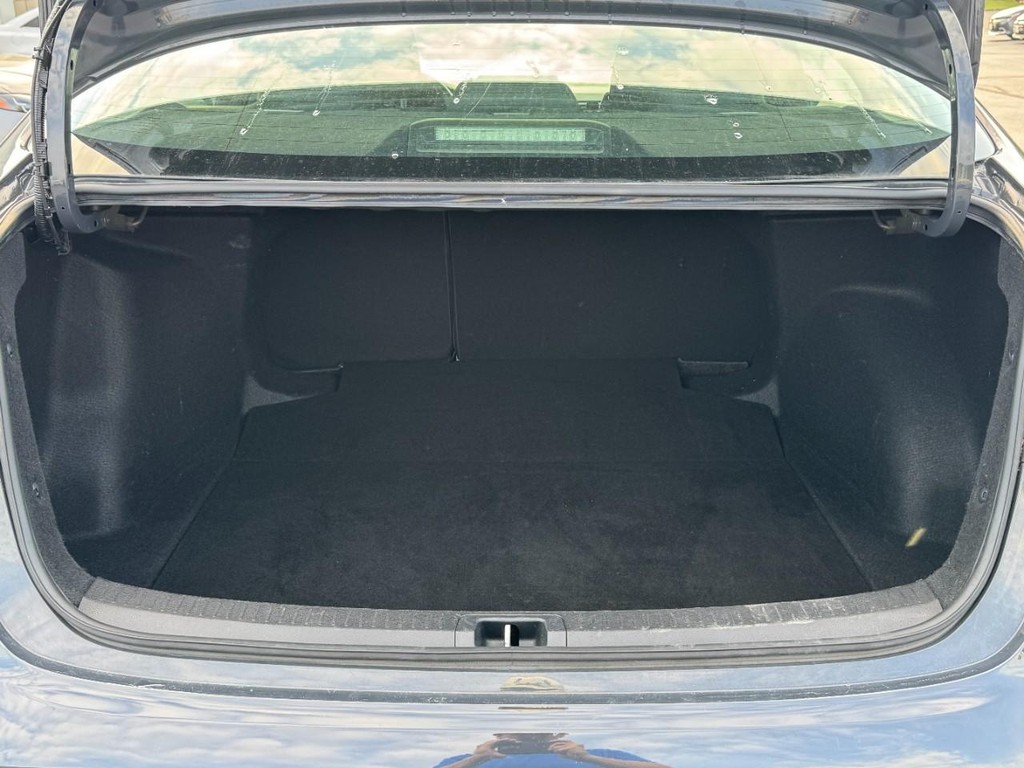 Toyota Corolla Vehicle Image 6