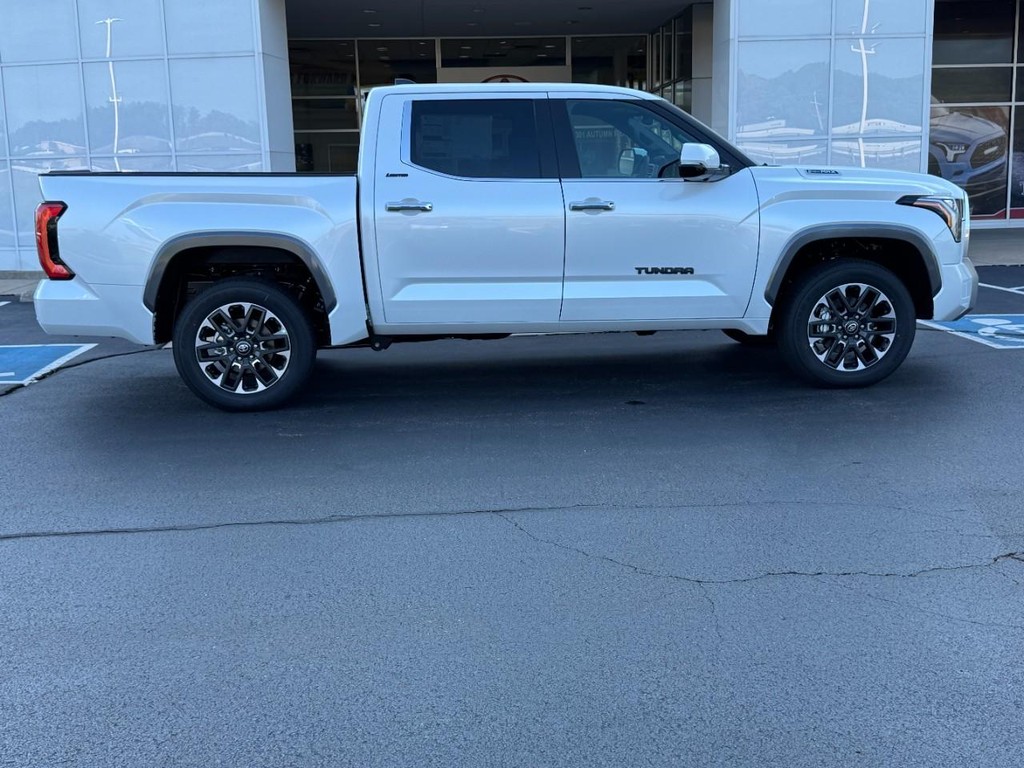 Toyota Tundra 4WD Vehicle Image 2