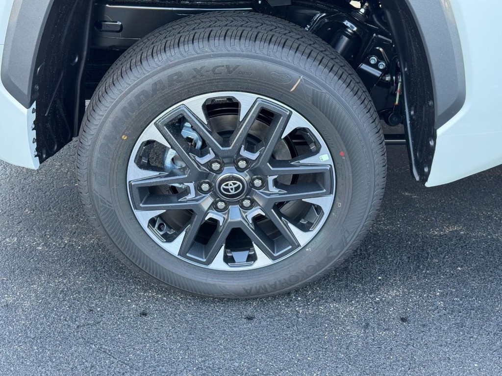 Toyota Tundra 4WD Vehicle Image 3