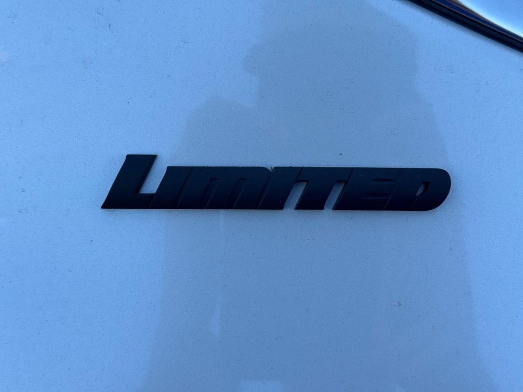 Toyota Tundra 4WD Vehicle Image 6