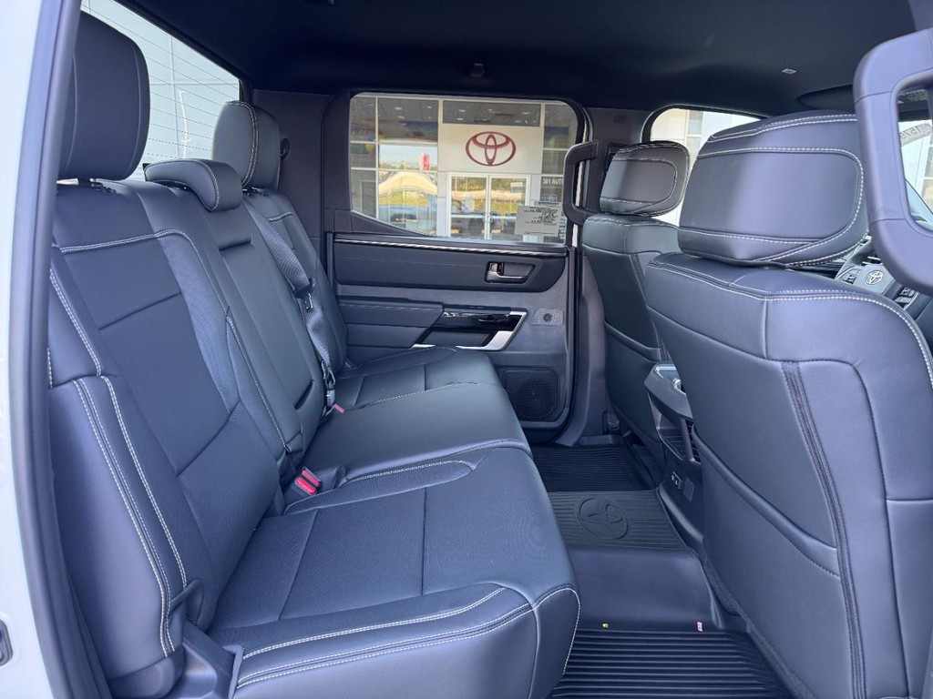 Toyota Tundra 4WD Vehicle Image 7