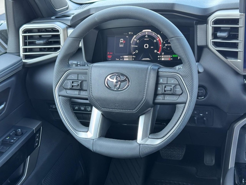 Toyota Tundra 4WD Vehicle Image 10