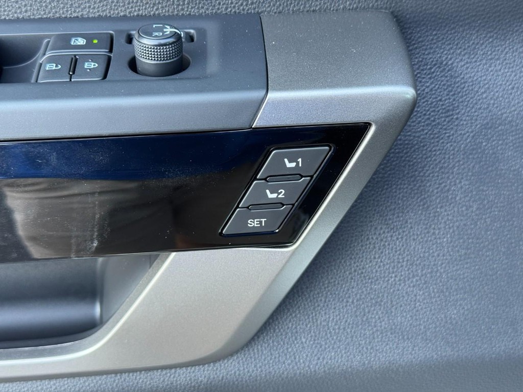 Toyota Tundra 4WD Vehicle Image 14