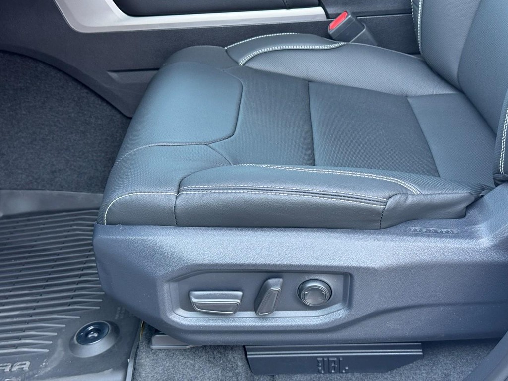 Toyota Tundra 4WD Vehicle Image 15