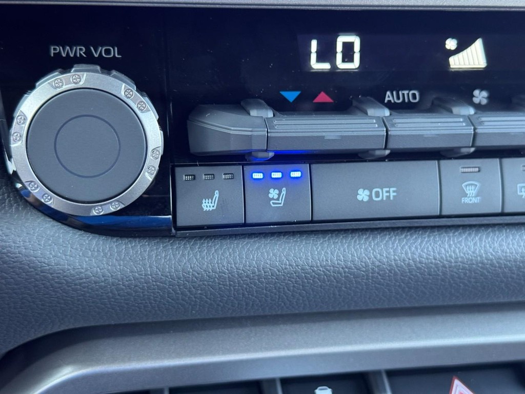 Toyota Tundra 4WD Vehicle Image 21