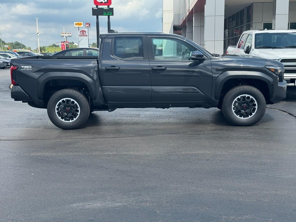 Toyota Tacoma 4WD Vehicle Image 2