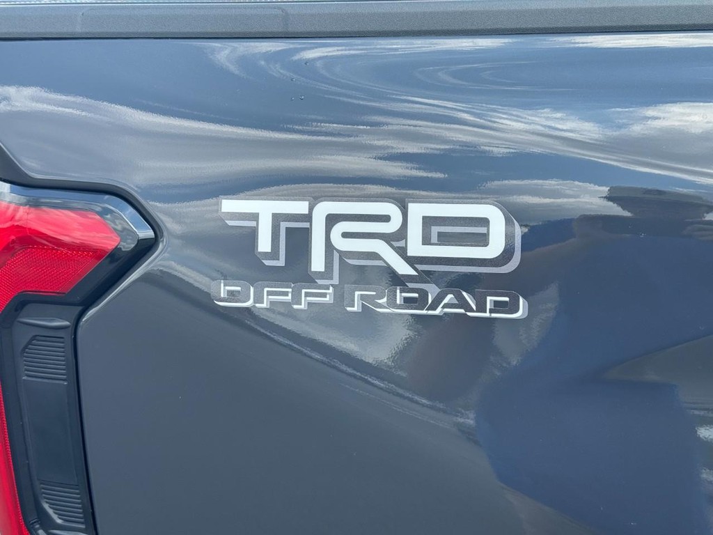 Toyota Tacoma 4WD Vehicle Image 4