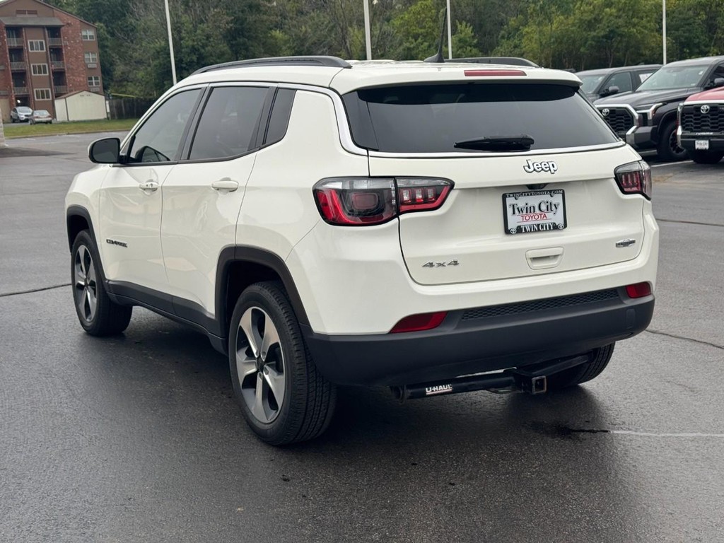 Jeep Compass Vehicle Full-screen Gallery Image 07