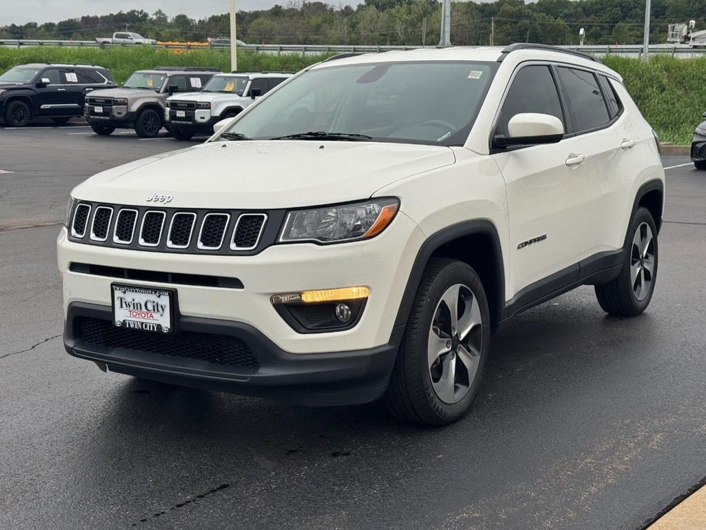 Jeep Compass Vehicle Full-screen Gallery Image 09