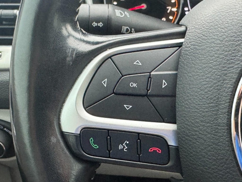 Jeep Compass Vehicle Full-screen Gallery Image 19