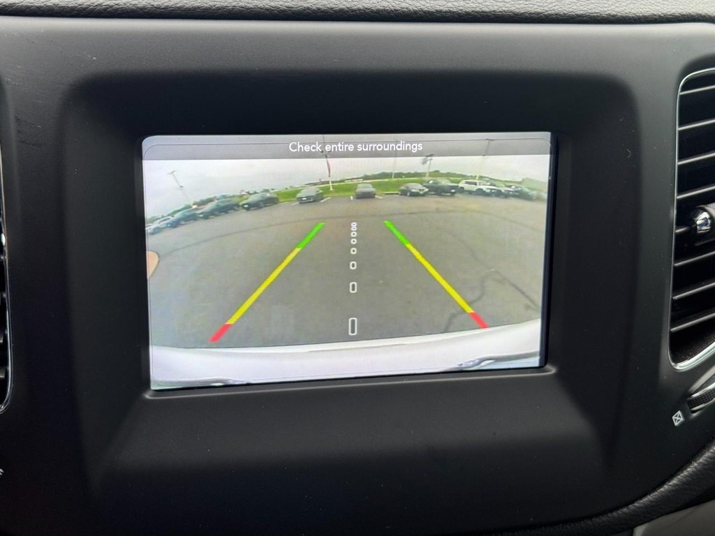 Jeep Compass Vehicle Full-screen Gallery Image 23