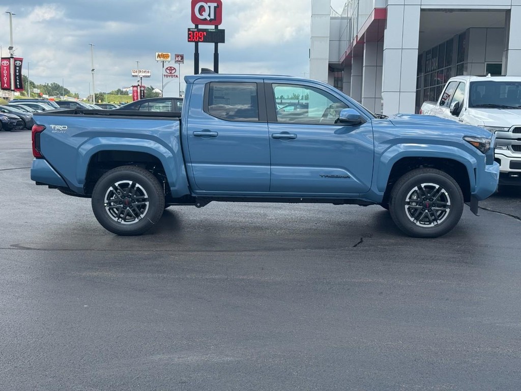 Toyota Tacoma 4WD Vehicle Image 2