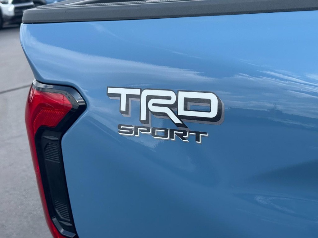Toyota Tacoma 4WD Vehicle Image 4