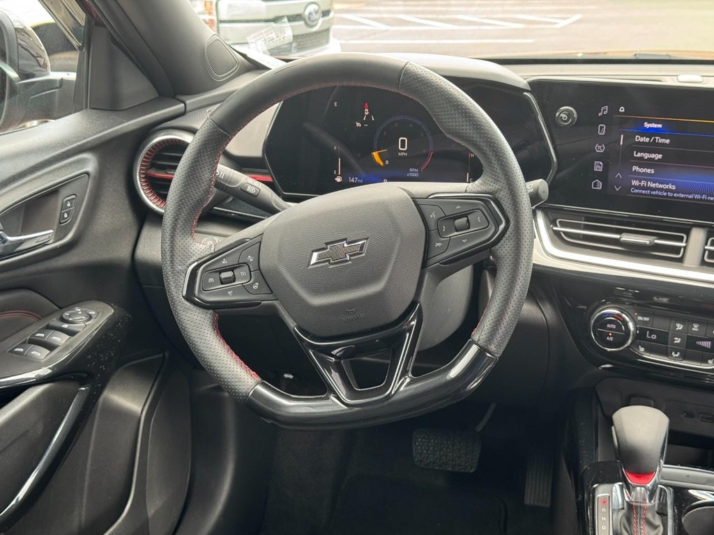 Chevrolet Trax Vehicle Full-screen Gallery Image 14