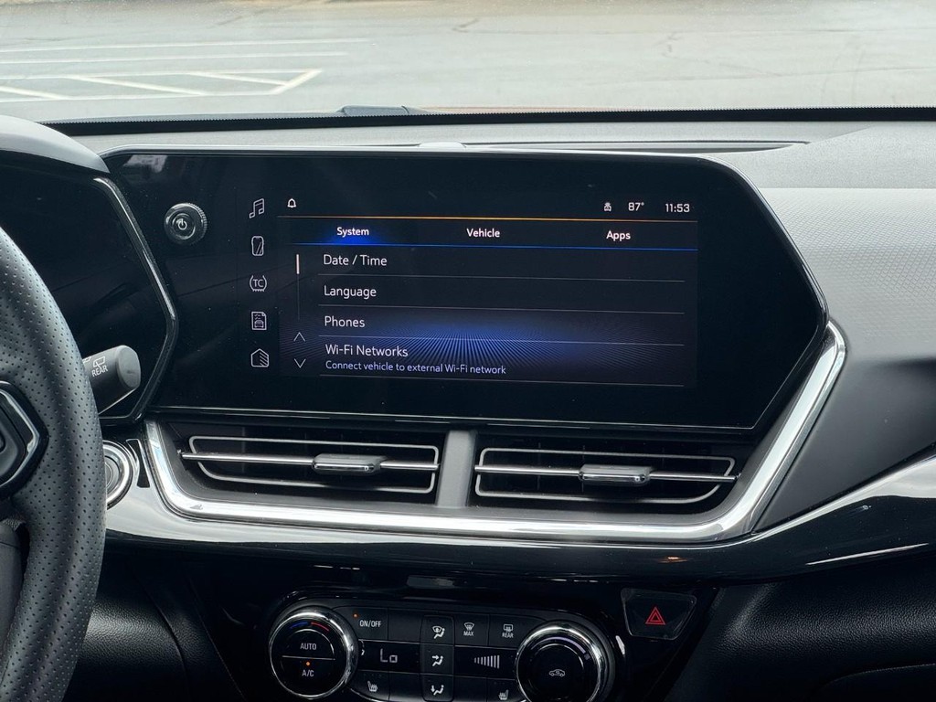 Chevrolet Trax Vehicle Full-screen Gallery Image 15